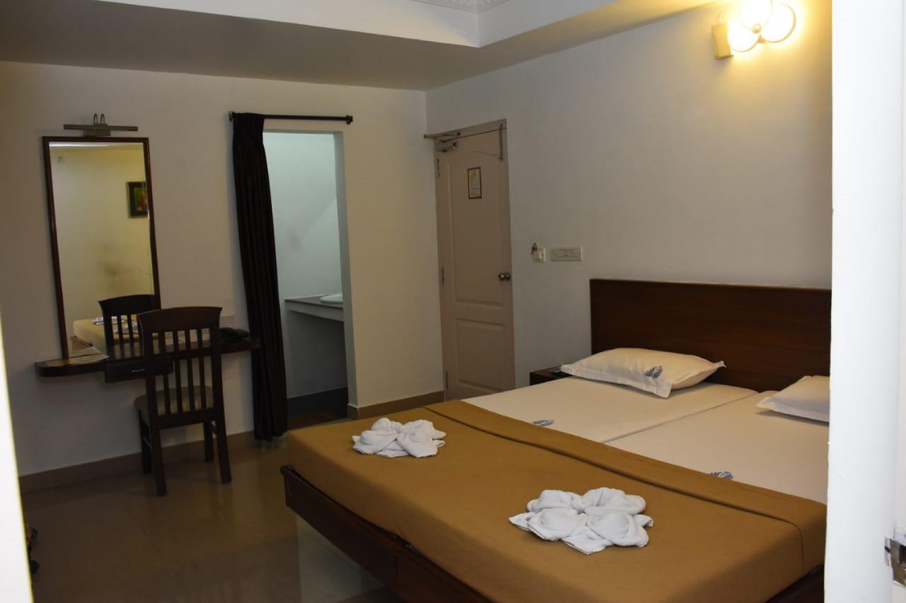 Hotel Palacial Pondi Pondicherry Esterno foto