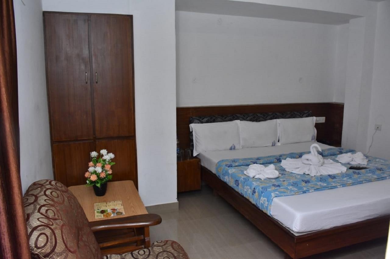 Hotel Palacial Pondi Pondicherry Esterno foto