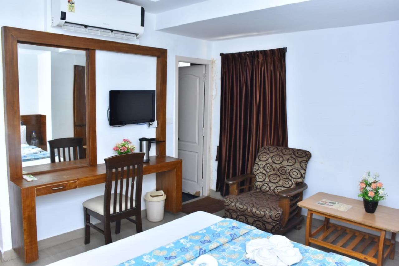 Hotel Palacial Pondi Pondicherry Esterno foto