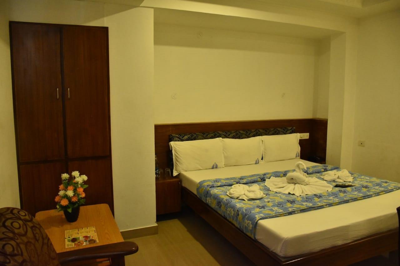 Hotel Palacial Pondi Pondicherry Esterno foto