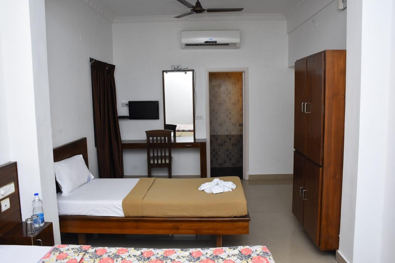 Hotel Palacial Pondi Pondicherry Esterno foto