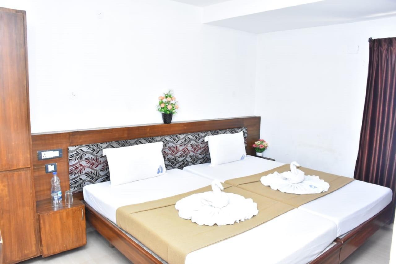 Hotel Palacial Pondi Pondicherry Esterno foto