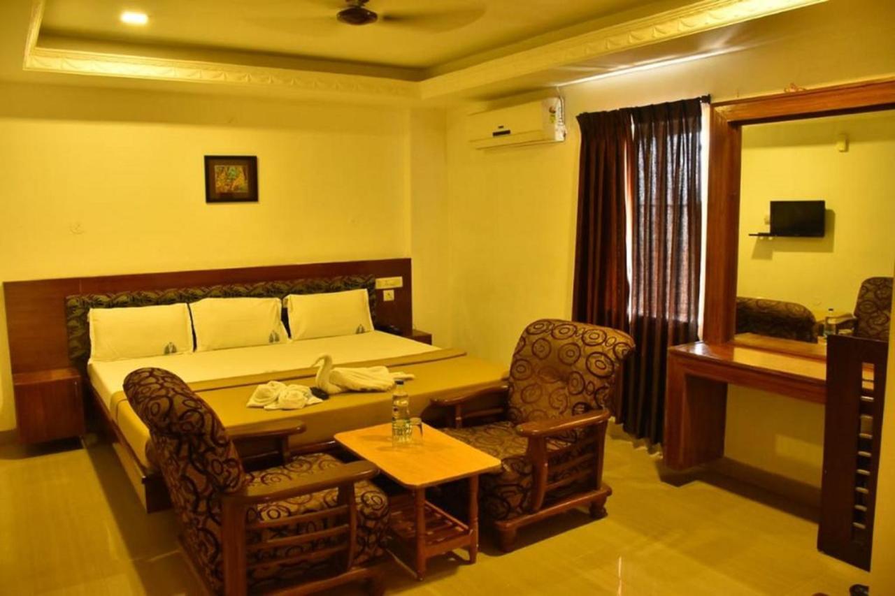 Hotel Palacial Pondi Pondicherry Esterno foto